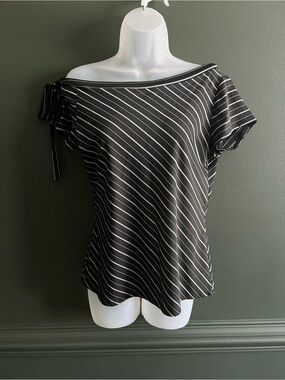 Studio Y Black and White Diagonal Stripe One-Shoulder Tie Top